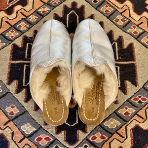 Sabah - shearling silver babas